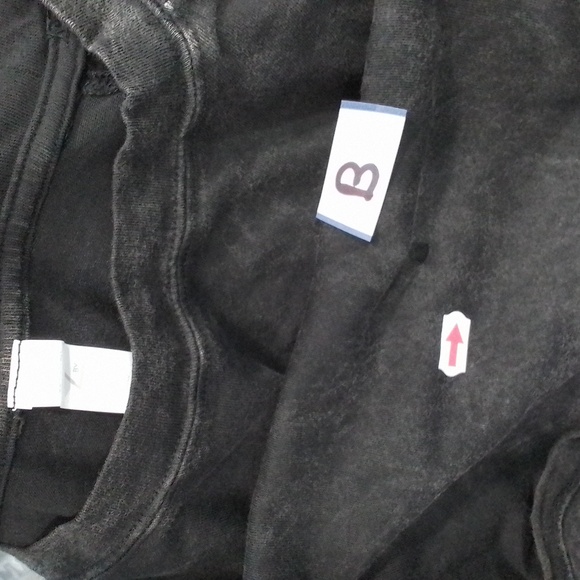 Zella Long Sleeve Thumb Holes Rounded Hem Washed Black Tee {A}{B} - Picture 5 of 9